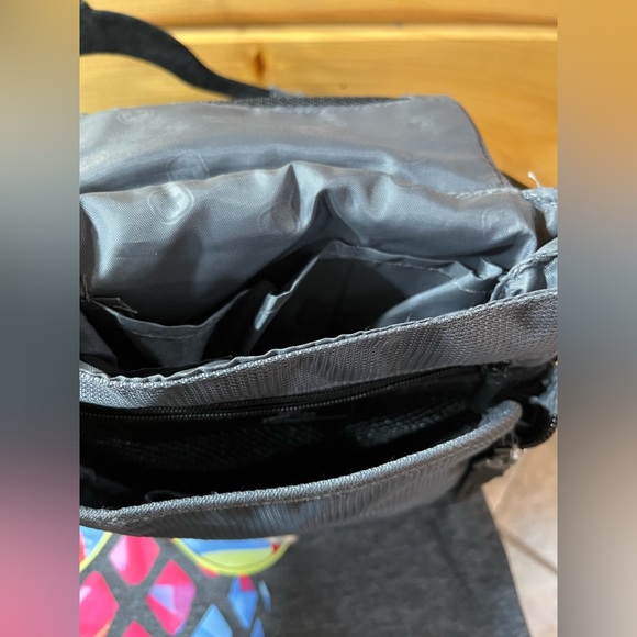 EUC Tank with feather earring/bracelet & Swissgear crossbody bundle - M - Picture 8 of 9